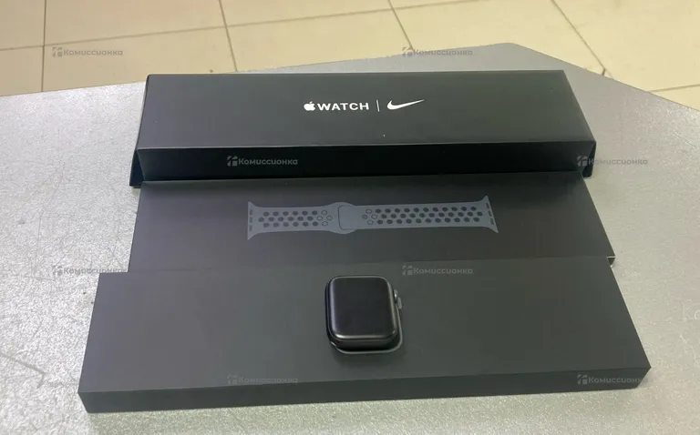Часы  Apple Watch 6 44mm Nike