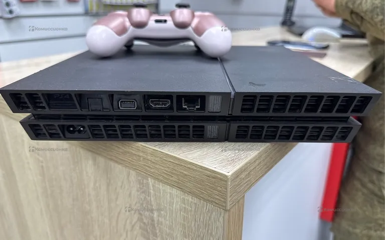 PS4. 4 Fat 500GB