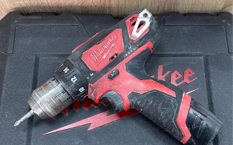 Дрель-шуруповерт Milwaukee M12 BDD