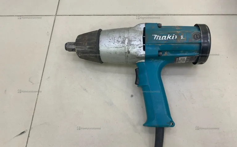 Электрический ударный гайковерт Makita 6906