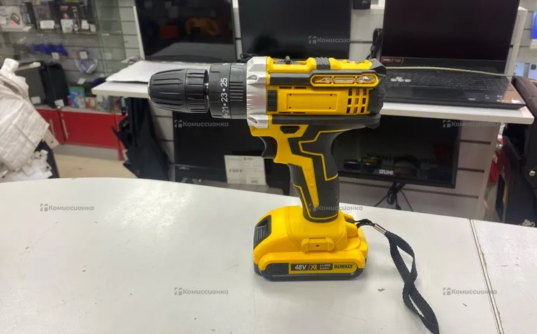 Аккумуляторный шуруповерт DeWalt Реплика..