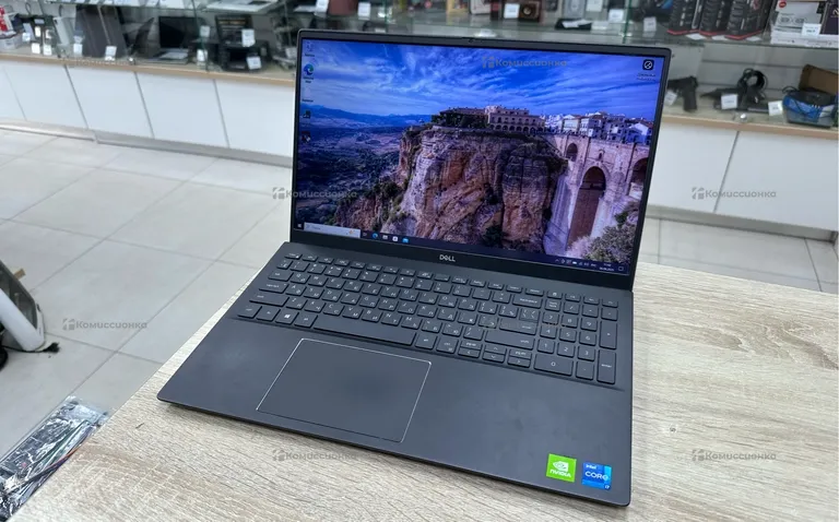 Ноутбук Dell Vostro 5502 i7-11 16/256 MX330