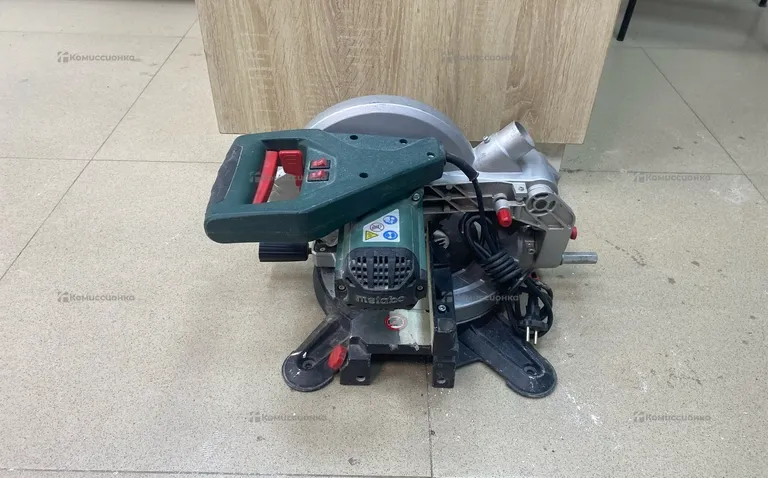 Торцовочная пила metabo KS 216 M Lasercut