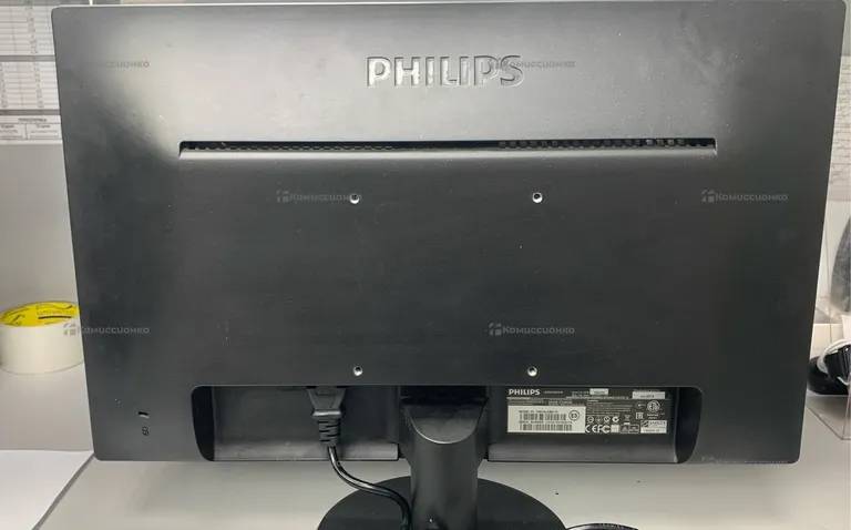 Монитор Philips 193v5l