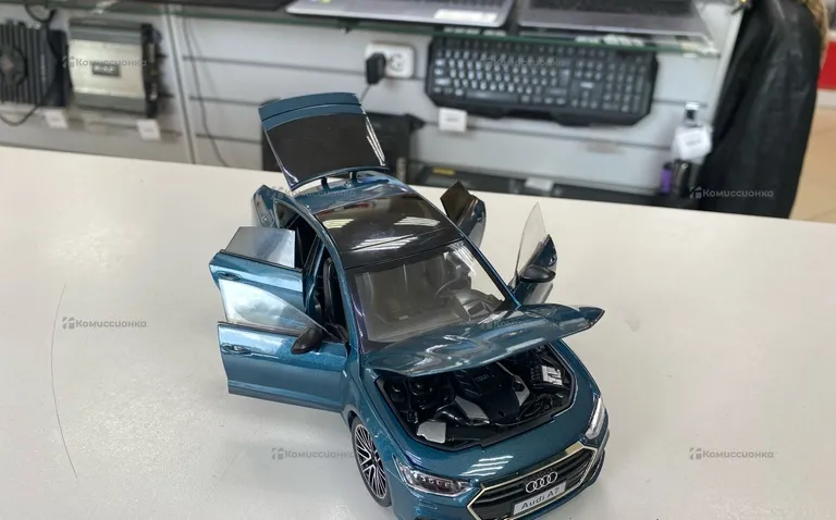 Машинка металическая Audi A7