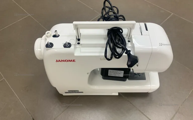 Швейная машина  Janome 2039