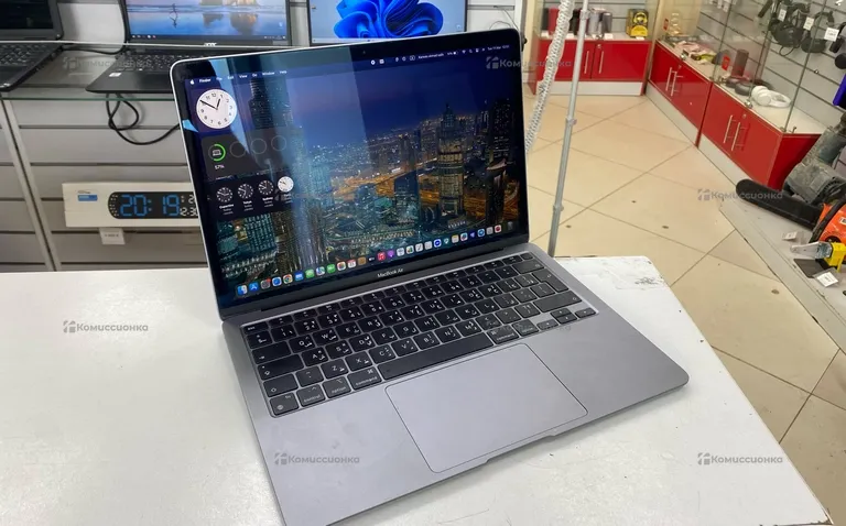 MacBook Air M1 2020 на M1