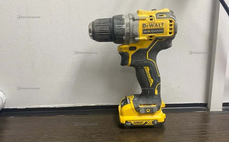 Аккумуляторная дрель-шуруповерт DeWALT DCD701N-XJ