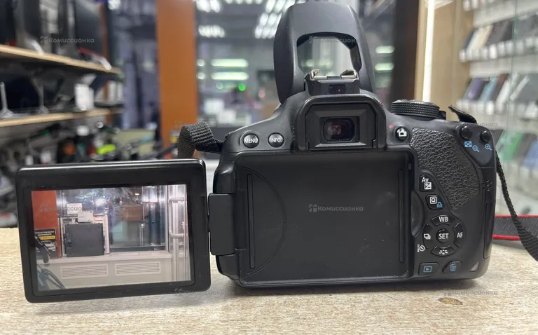 Фотоаппарат Canon EOS 700D