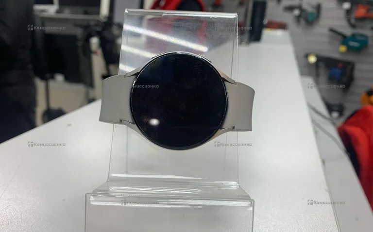 Часы  Samsung Watch 4