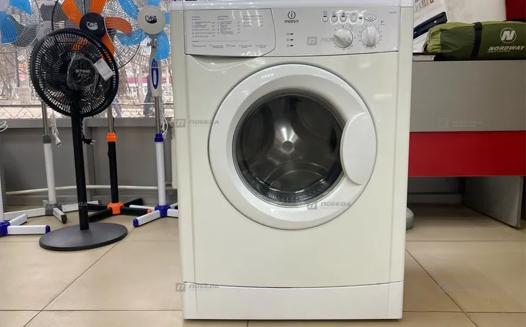 Стиральная машина Indesit wiun 82