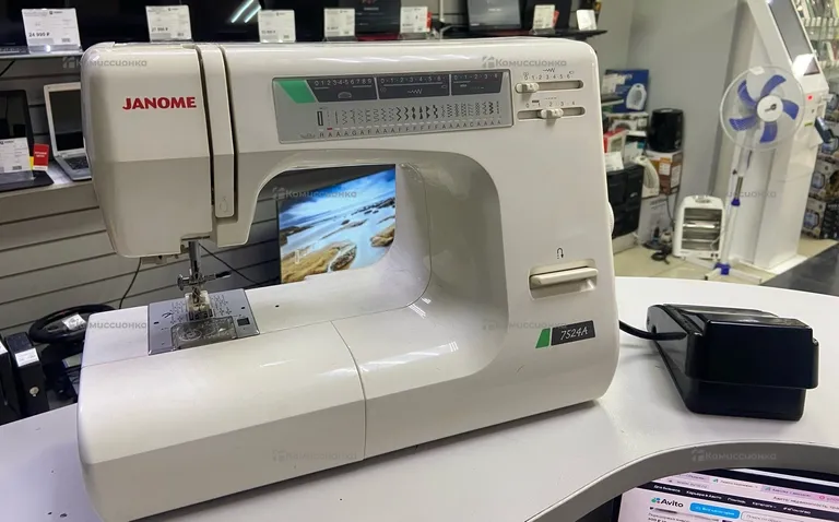 Швейная машина Janome 7524a