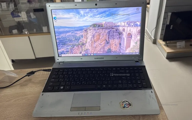 Ноутбук Samsung RV520