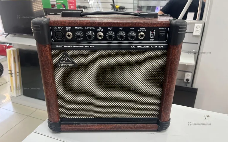 Комбоусилитель Behringer AT108