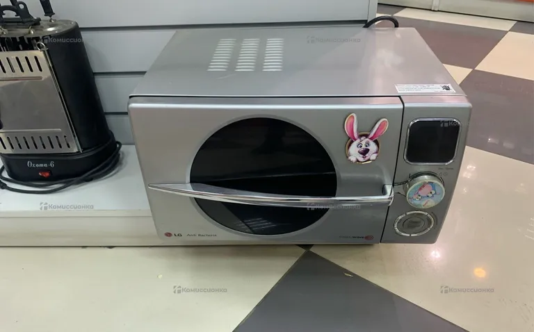 Микроволновка LG mh6072a