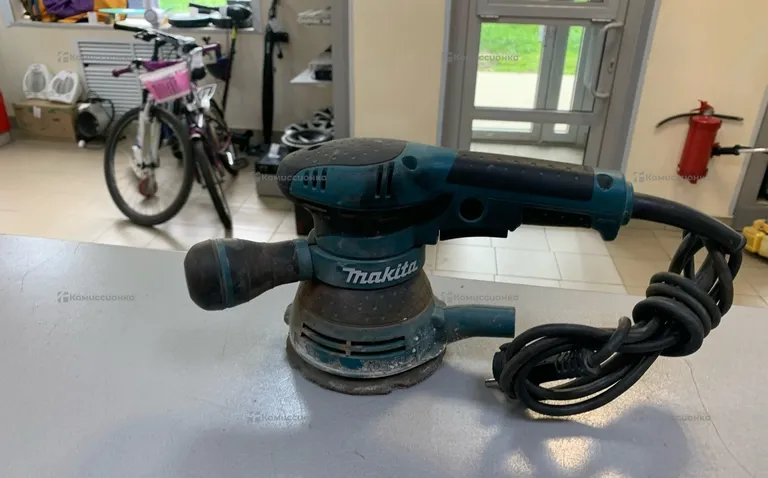 Эксцентриковая шлифмашина makita BO5040