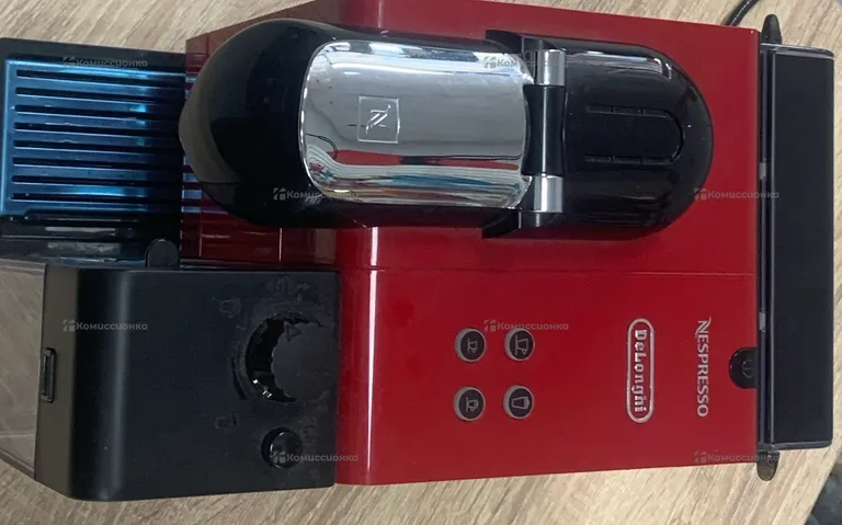 Кофе машинка DeLonghi EN521R