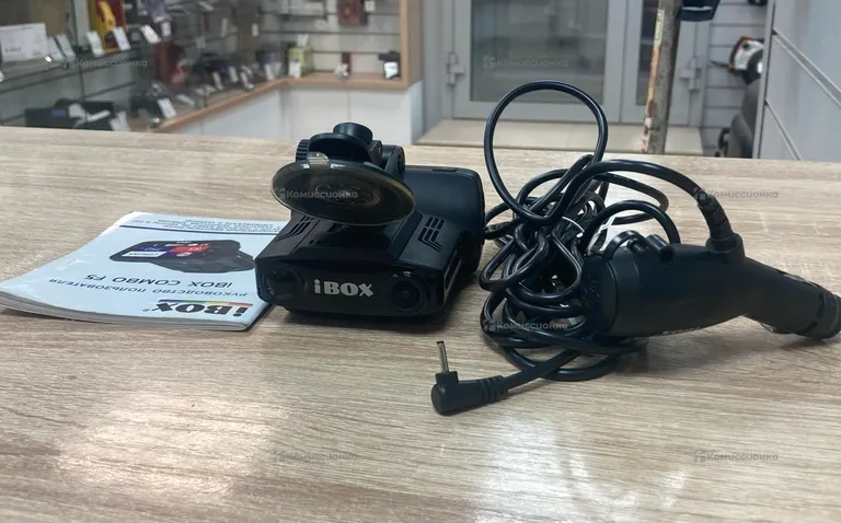 Видеорегистратор  ibox combo f5
