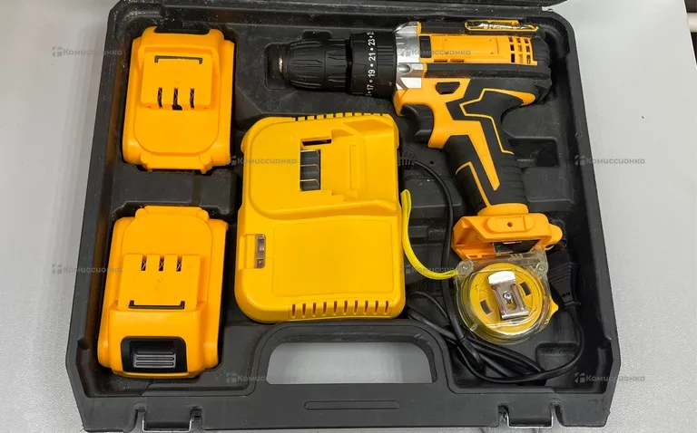 дрель шуруповерт Dewalt (реплика) +набор