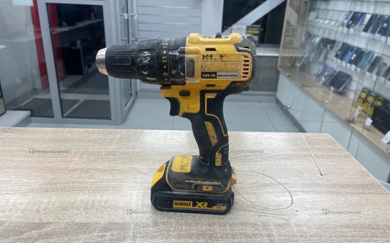 Бесщеточная дрель-шуруповерт Dewalt  DCD7771