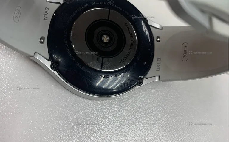 Часы  Samsung Watch 4