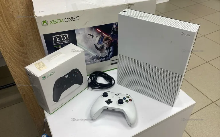Приставка Xbox One S 1TB (С дисководом)