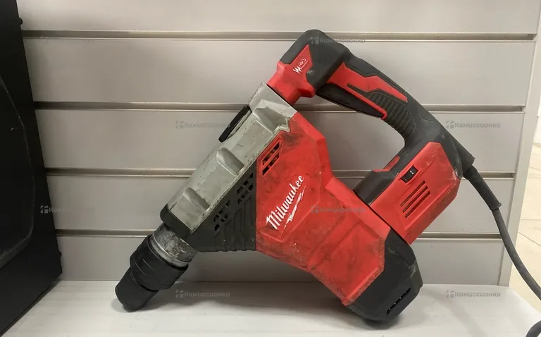 Перфоратор Milwaukee PLH 28 XE