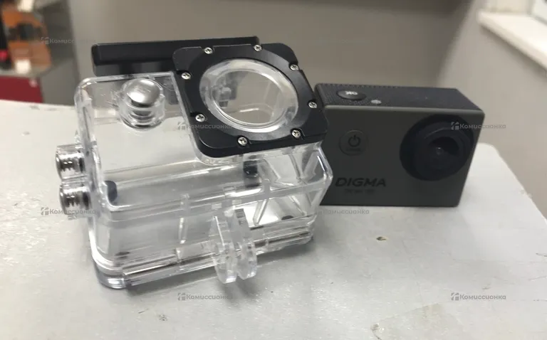 Видеокамера DIGMA DiCm 180