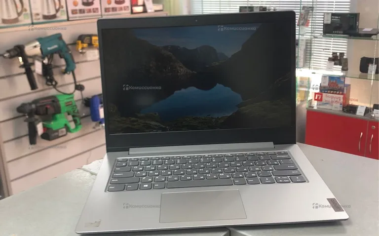 Ноутбук  Lenovo 81VU