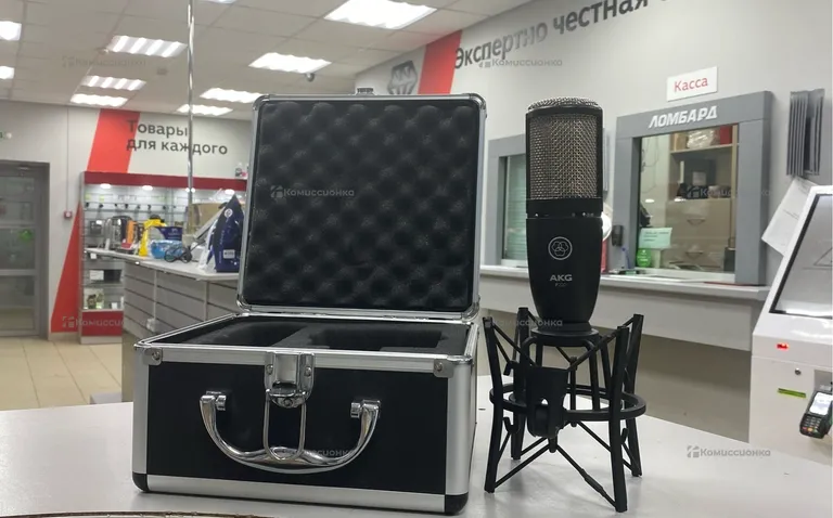 Студийный микрофон AKG P220