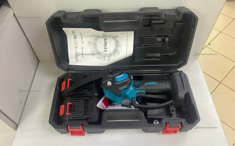 Сучкорез Makita.