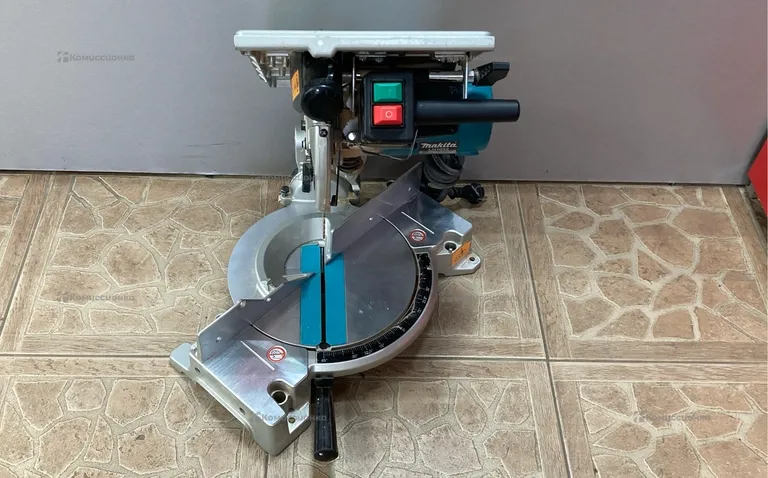 Торцовочная пила makita LH1040