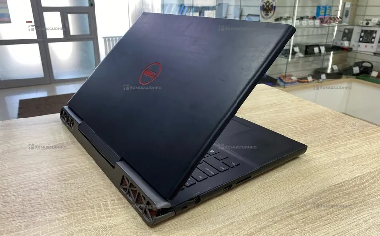 Ноутбук  dell P65F001