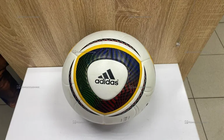 Футбольный мяч adidas jabulani