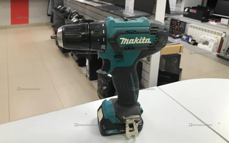Аккумуляторная дрель-шуруповерт Makita DF333DWYE