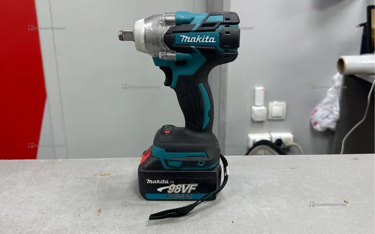Шуруповерт makita 6823