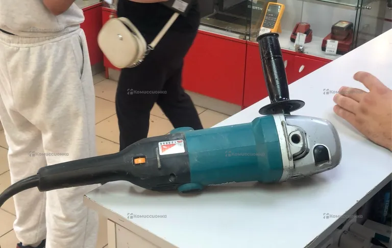 Полировальная машина Makita SA7000c