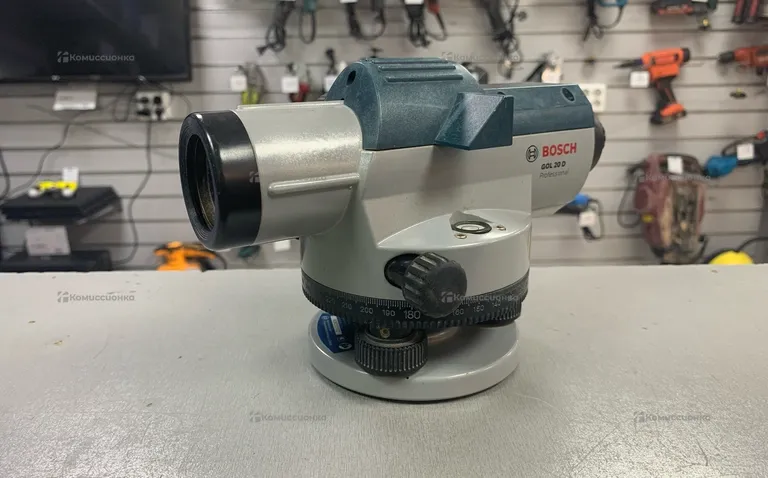 Оптический нивелир Bosch GOL 20 D Professional (06