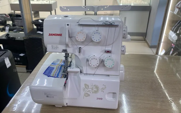 Оверлок janome 210d
