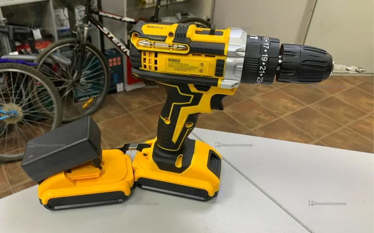 Аккумуляторная дрель-шуруповерт Dewalt реплика