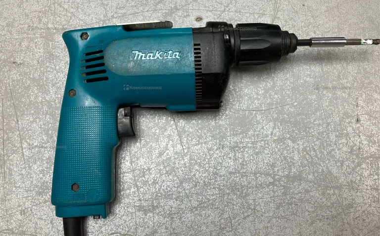 Шуруповерт makita 6822