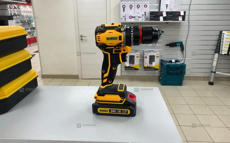 Дрель шуруповерт dewalt реплика
