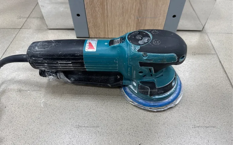 Эксцентриковая шлифмашина Makita BO6050