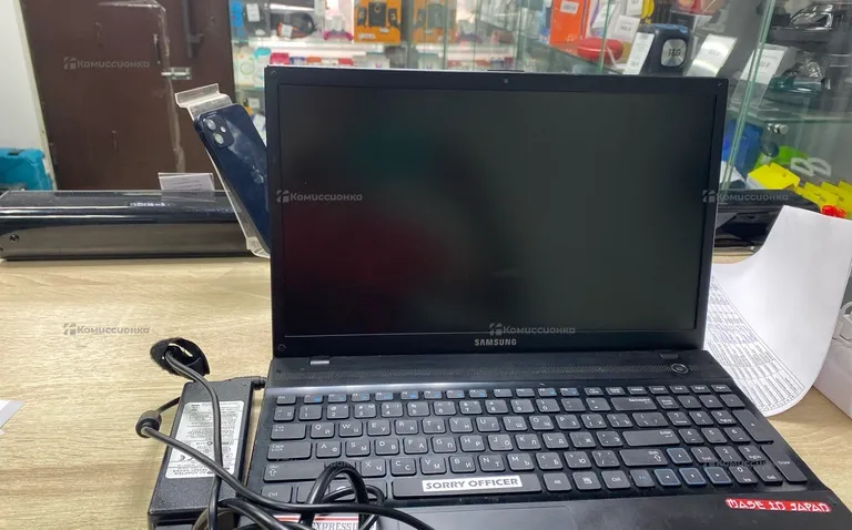 Ноутбук  SAMSUNG