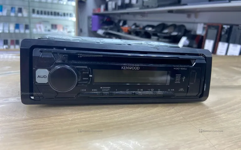 Автомагнитола  Kenwood KDC-100UR