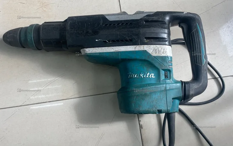 Перфоратор makita HR5212C
