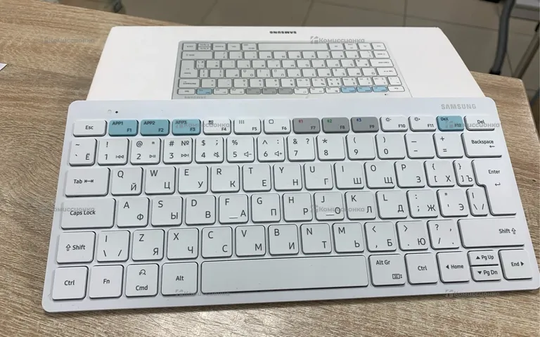 Клавиатура Samsung trio 500