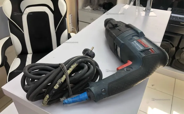 Перфоратор Bosch GBH 240.