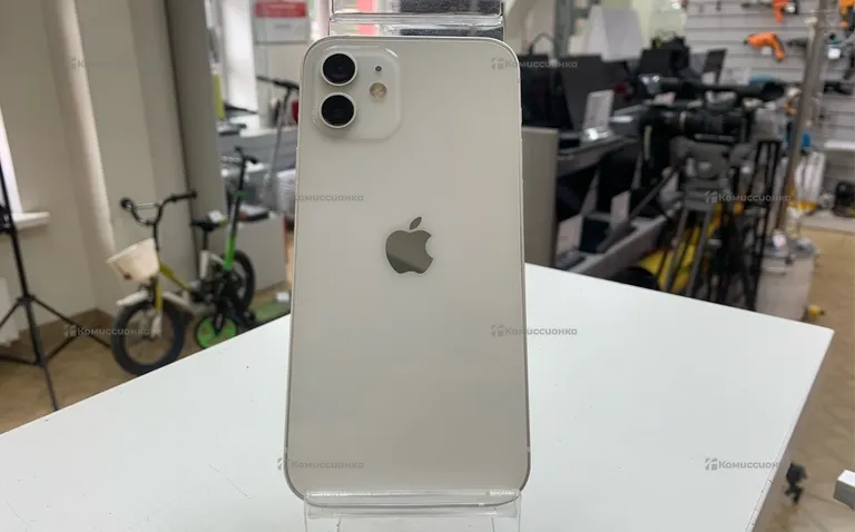 Apple iPhone 12 64 ГБ