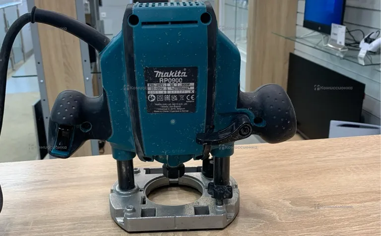 Фрезер Makita PRO900